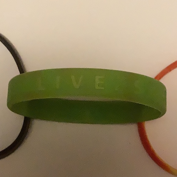 Lot of 4 rubber bracelets - Picture 3 of 4
